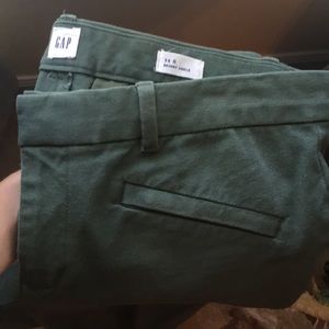 Army green colored GAP skinny ankle cropped pant